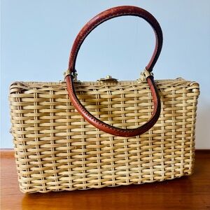 Elegant Tan Woven Handbag with Brown Leather Handle
